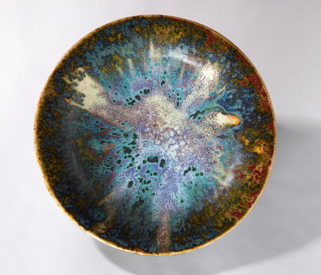 A stoneware bowl.