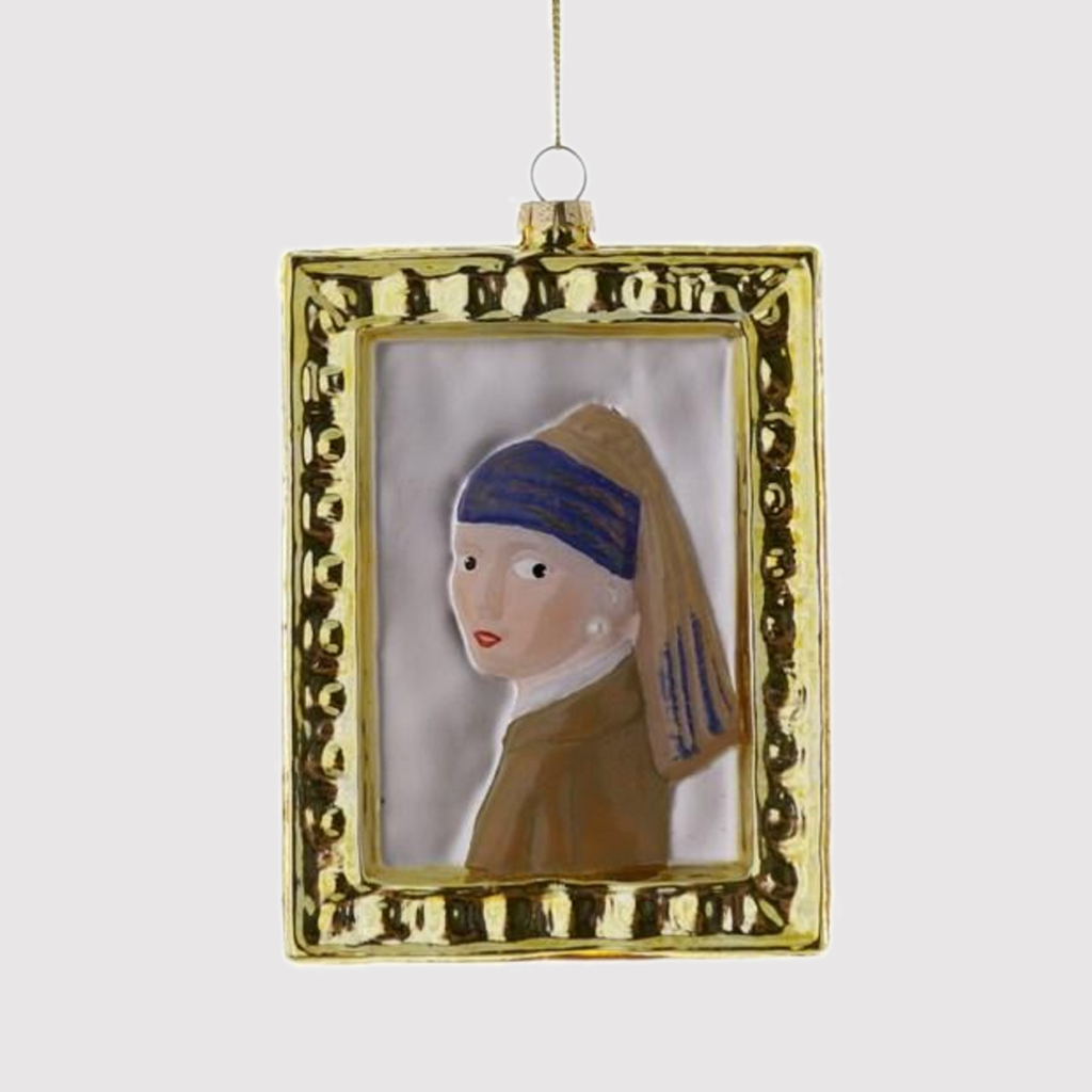 art piece simplified of the girl with a pearl earring