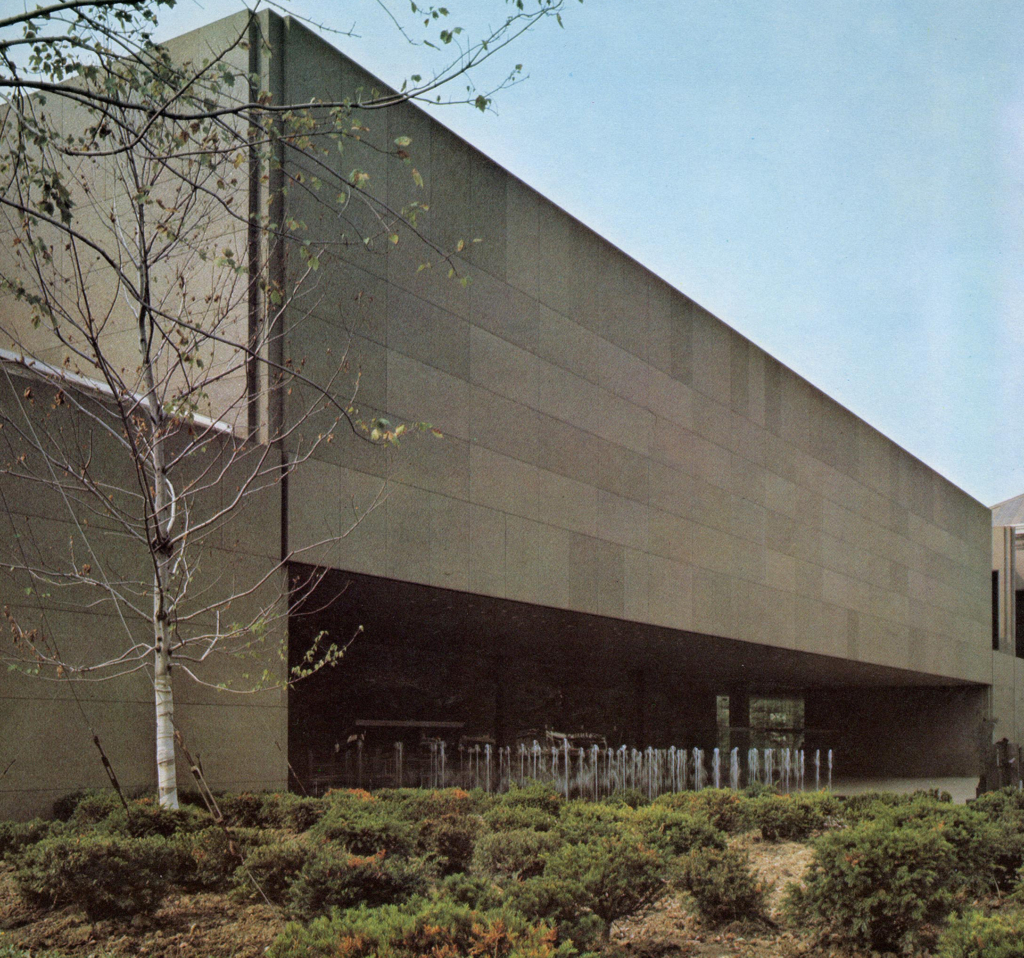 sideview photograph of the front of Carnegie Museum of Art