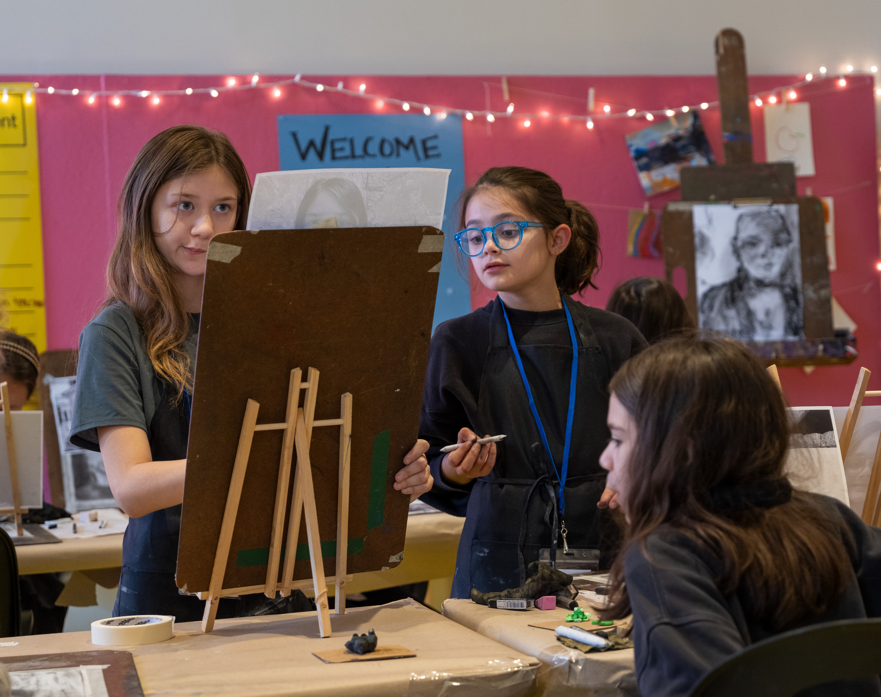 kids making art